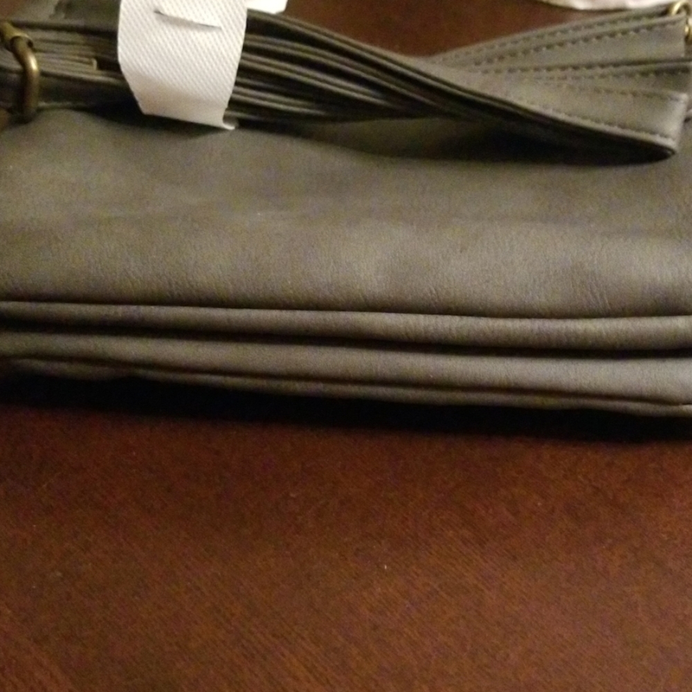 🆓️Gray Embroidered crossbody/wristlet - Picture 8 of 8